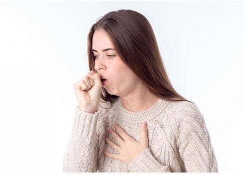 Ho ngứa cổ họng bắt nguồn từ nguyên nhân bên trong hoặc bên ngoài cơ thể